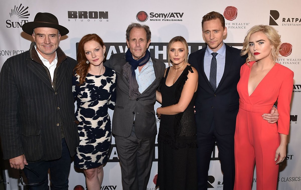 THiddlestonMx's tweet photo. Tom Hiddleston, Elizabeth Olsen, Bradley Whitford, Wrenn Schmidt, Maddie Hasson y el director Marc Abraham en la premier de I Saw The Light en Nashville. Octubre 17, 2015
#HaceSieteAños #ISTL
Vía: Tumblr 8 https://t.co/U8wfozF7IQ