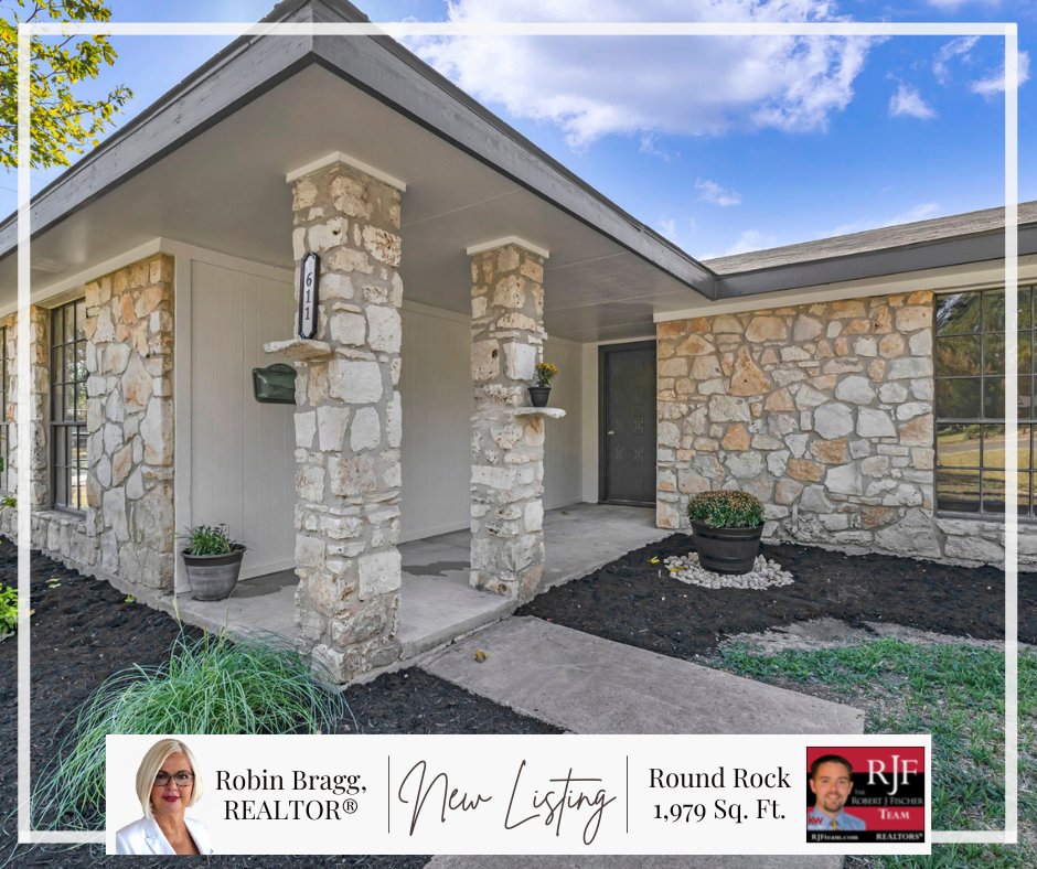 RJFischerTeam's tweet photo. #JustListed - Who else loved waking up to the cooler temperature today?! Imagine the living space with a picturesque Christmas tree and all the fun holiday entertaining!

https://t.co/rZIHVdmsKL
#RoundRockHomesForSale #AustinRealEstate #NaturalLight #Fireplace #Agent #RealEstate https://t.co/ulBfDQ80U7