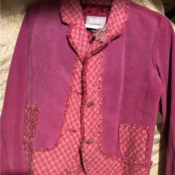 topseg2011's tweet photo. So good I had to share! Check out all the items I'm loving on @Poshmarkapp #poshmark #fashion #style #shopmycloset #jessicahoward #bloomingdales: https://t.co/l5yIbZIHSL https://t.co/oeCVXCS0Js