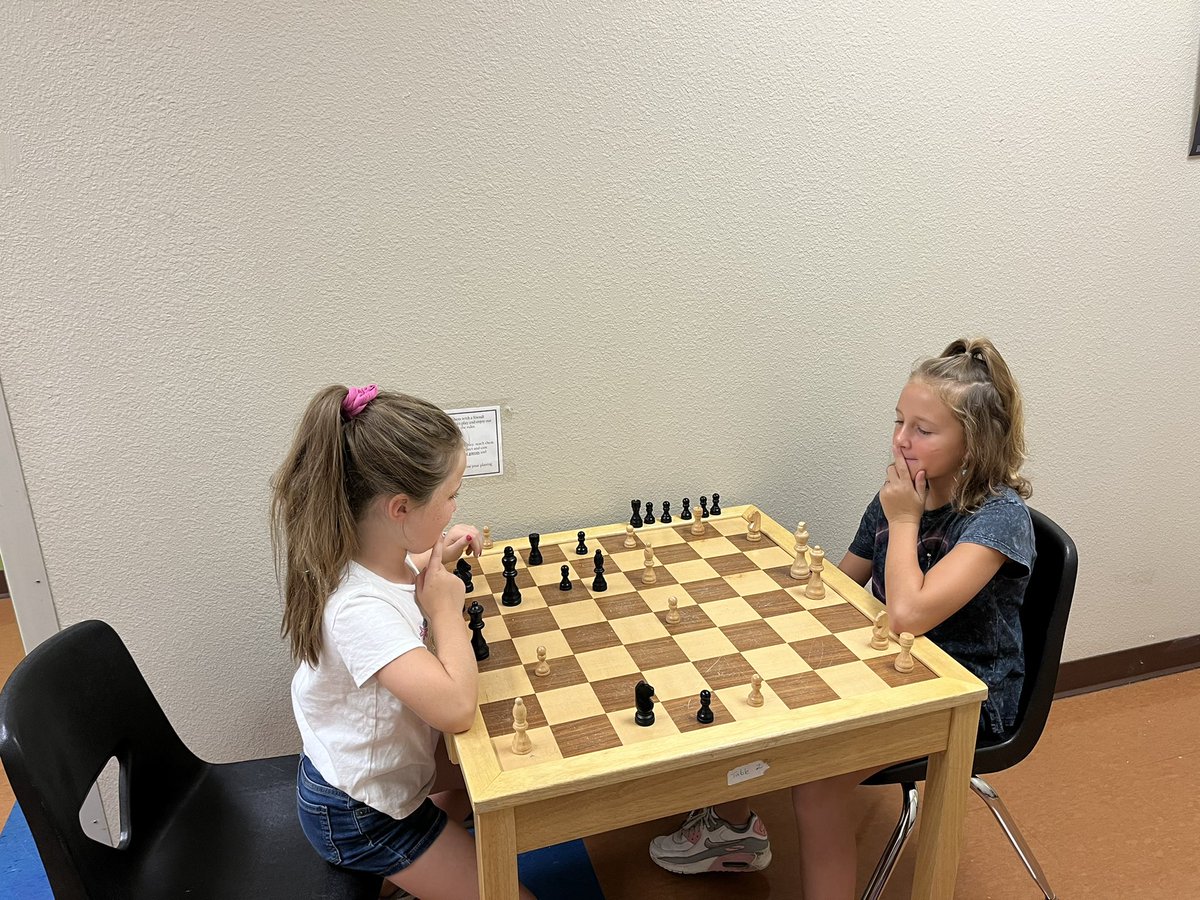 A great way to start your Monday morning 😊 @nancygoldenOCPS @#ocpschess @KeenesCrossingE