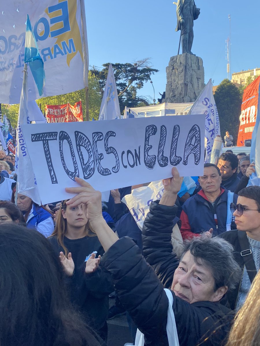 Ernesto_Kastro's tweet photo. ¿Que carajo nos van a hablar de lealtad a nosotrxs?
¡El amor del pueblo a @cristinafkirchner es incondicional y eterno!
#TodxsConElla
#TodesConElla
#TodasConElla
#TodosConElla https://t.co/TGPYePy15G