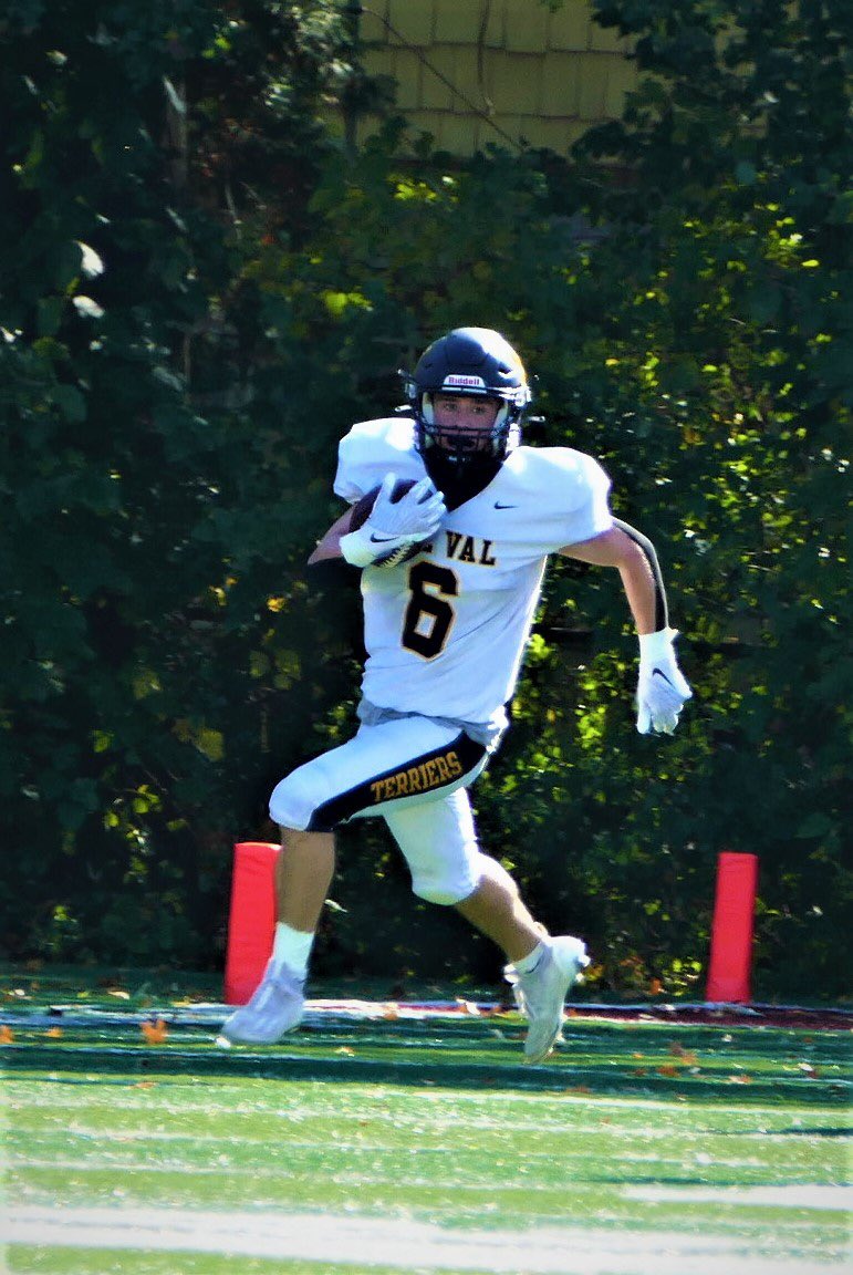 NANNPHOTO51's tweet photo. NJ HS Football Hillside vs Delaware Valley photos & digital at https://t.co/ex6QCy9SAl #HSSportsNJ #NewJerseyHSFB #BCCFootball #HillsideHS #Comets_FB #HillsideAthletics #DelawareValleyHS https://t.co/aC2nF74i00