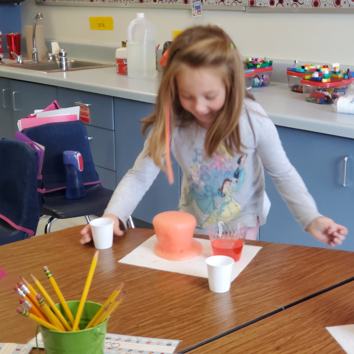 KWeidner4's tweet photo. Fun with science!!! https://t.co/iEU27ewTbc