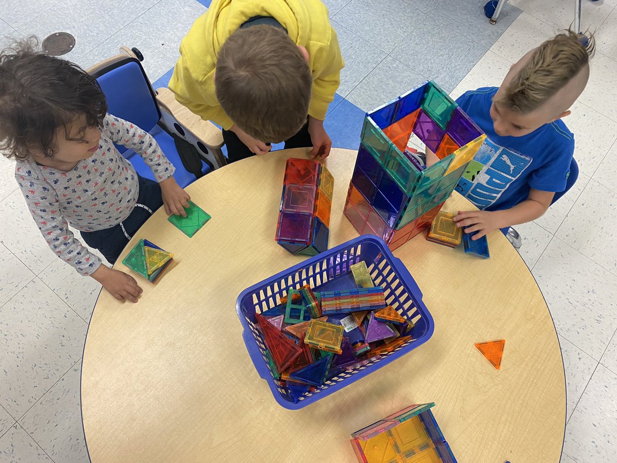 lrcantelo's tweet image. Sharing with our friends about things we enjoy! In the words of a wise lady… spreading the JOY!! #kindermagic #makingfriends @alcdsb_trsa #ALCDSBFormed