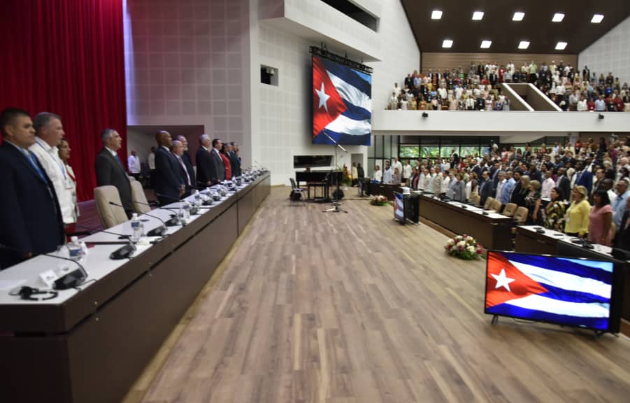 En la inauguración del mayor evento de la Salud cubana, el presidente <a href="/DiazCanelB/">Miguel Díaz-Canel Bermúdez</a> imparte la conferencia: Sistema de Gestión de Gobierno basada en Ciencia e Innovación: implicaciones para la Salud. 

#CubaPorLaVida #CubaSalud2022