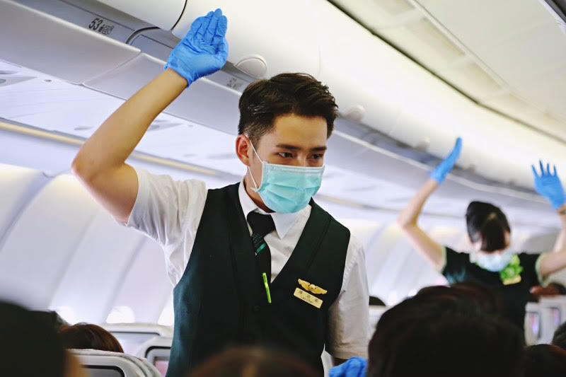 EVAAirUS's tweet photo. Safety comes first when you fly with EVA Air! The past couple of years are behind us, but we still take precautions to ensure each passenger's safety. So you can enjoy your flight &amp; vacation. 💚

#EVAAIR  #iflyevaair  #travelwithevaair #evaairways #vacation #evacrew #crewlife https://t.co/W1mr6oViEc