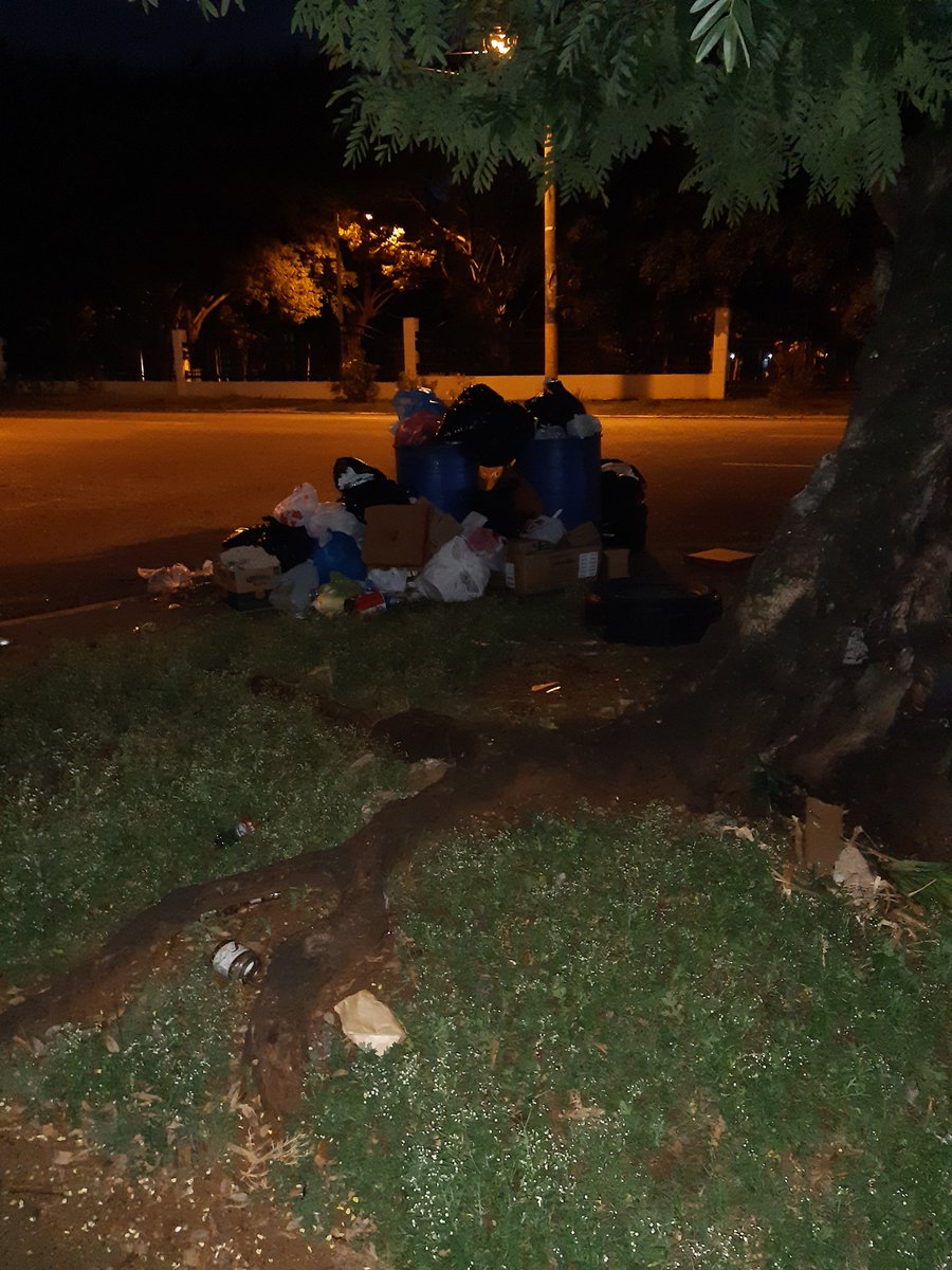 RauCzpdz's tweet photo. ¡¡Auxilio!! Quien pueda dar alguna orientación que arroje a la solución de este inconveniente, tras varias cartas con solución parcial al Ayuntamiento de Santo Domingo Este, este vertedero en la esquina de mi casa se esta saliendo de control @manueljimenezr https://t.co/1LCBitokKo