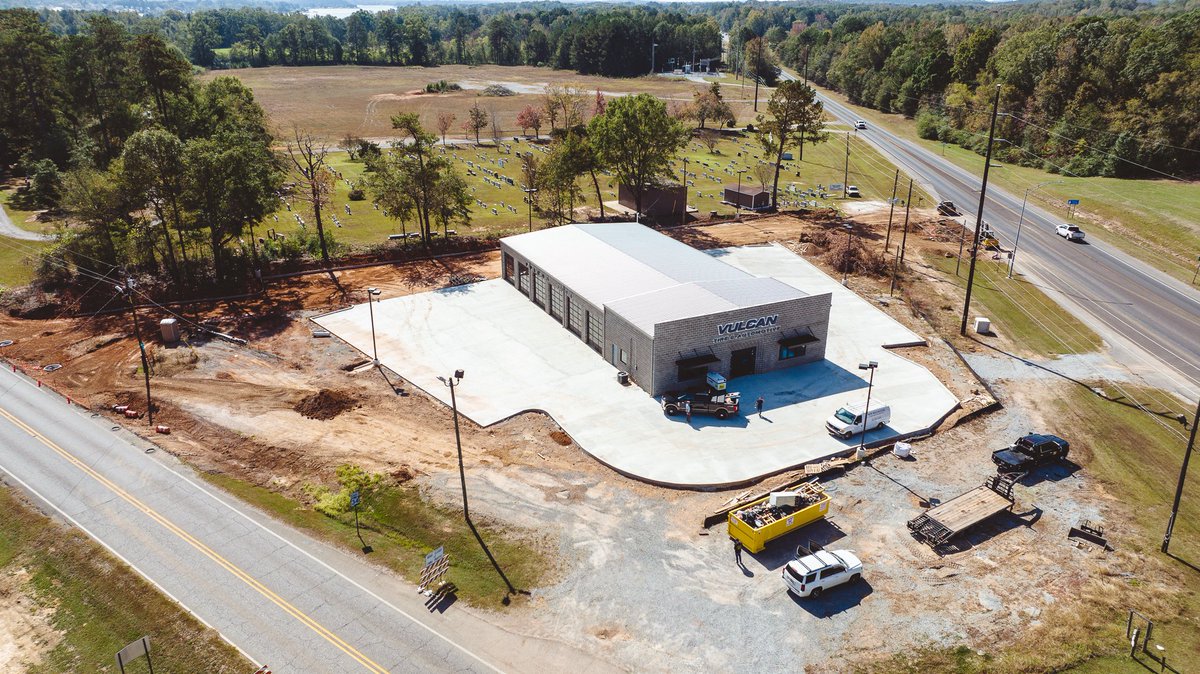 VulcanTireAuto's tweet photo. Starting to look like a garage! Excited to soon be serving our friends in the Pell City/Riverside area.

https://t.co/Pm8WdyJ1RH
@NextRoundLive #alabamabusiness #locallyowned #AutoService #mechanics https://t.co/1ZIH6ov5cb