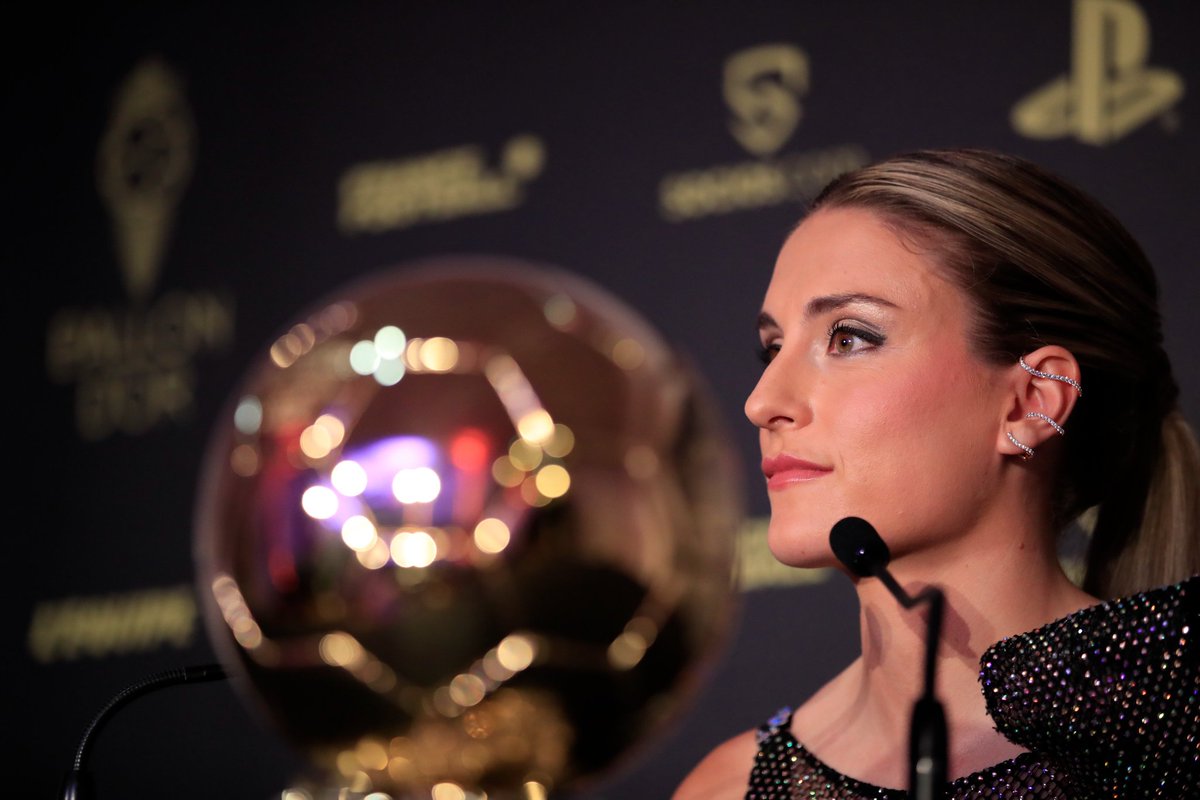 MdForha12488658's tweet photo. Congratulations🥰 our Queen👑
Back to Back 🔮🔮
The GOAT🐐 women 😍
Alexiá Putellás ❤️❤️
Cátálunián Girl 😘 https://t.co/7w7UyXtRUn