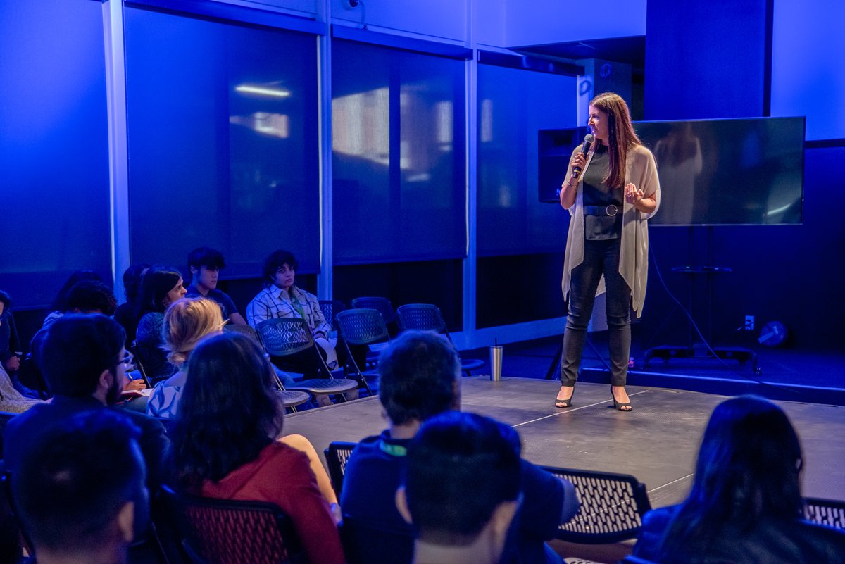 RobotCreative's tweet image. Our founder &amp;amp; CEO, @laraaugust, shared some insider knowledge at @sastartupweek to help startup companies avoid common mistakes in the early stages of their marketing efforts &amp;amp; offered some advice on how to approach marketing at every stage of a startup. #sastartup #sasw2022