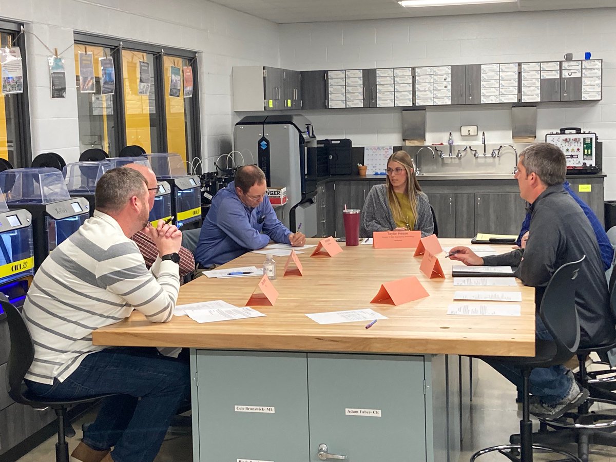 Tristarcc1's tweet photo. @Tristarcc1
would like to thank all of the business partners who took time to be a part of our advisory group meetings tonight. Nine of our programs hosted advisory groups which consist of professionals who are working within a given career field. #community #Advisorygroups https://t.co/roESpYloha