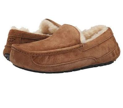 SoundFeet's tweet image. The Ascott by Ugg is perfect men's slipper! 
#ugg #showoffyoursoundfeet #slipper #fall #sweaterweather