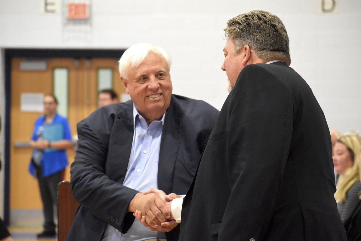 BerkCoSchoolsWV's tweet photo. Spring Mills Middle School welcomed @WVGovernor Baby Dog for a special visit to check in on the progress of the state’s new GameChanger program!

👏👏 Thanks for encouraging our students to make healthy and drug-free choices! 👏👏
Read more here:  https://t.co/8m3dtkAj5t https://t.co/Hjk1tgYPuw