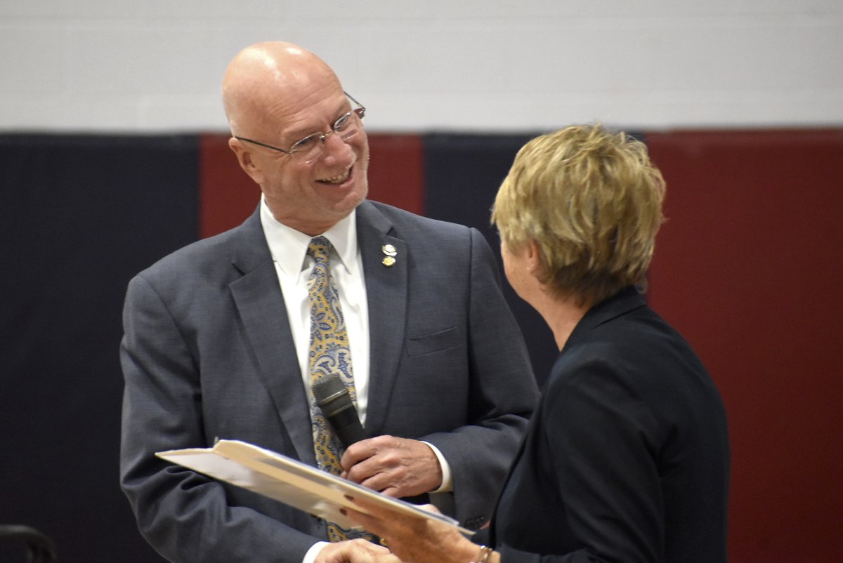 Spring Mills Middle School welcomed <a href="/WVGovernor/">Governor Patrick Morrisey</a> Baby Dog for a special visit to check in on the progress of the state’s new GameChanger program!

👏👏 Thanks for encouraging our students to make healthy and drug-free choices! 👏👏
Read more here:  ow.ly/UcpE50LcrgX