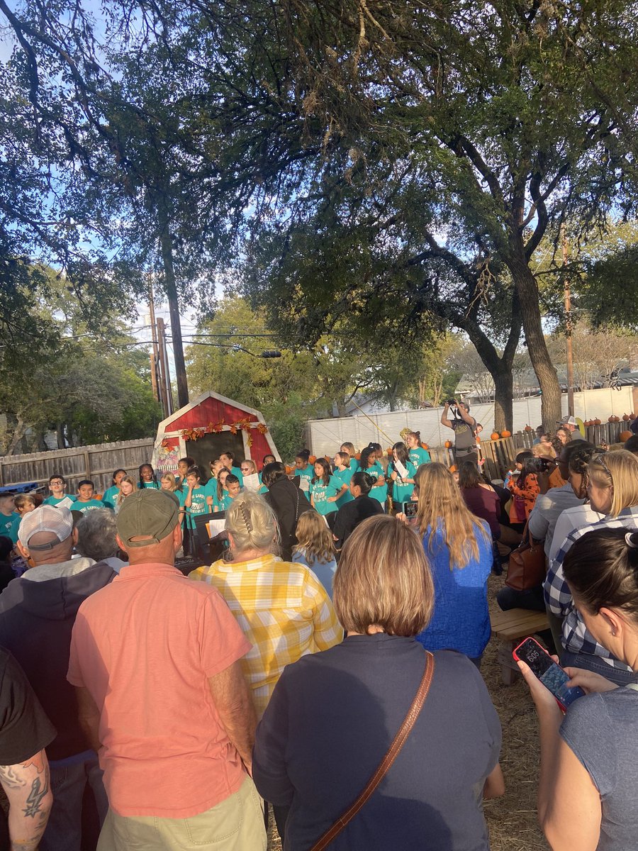 Rose Garden Soaring Owl Choir performing at the Universal City Pumpkin Patch! <a href="/RoseGardenElem/">Rose Garden Elementary</a>