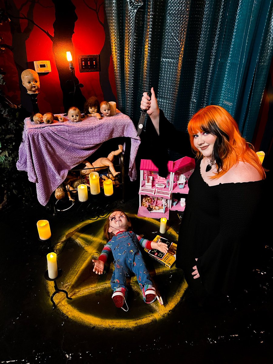 CassiMarieG's tweet photo. i used to have nightmares that @ChuckyIsReal was after me as a kid so i did what needed to be done 🔪🕯️ https://t.co/WUzHrCBL70