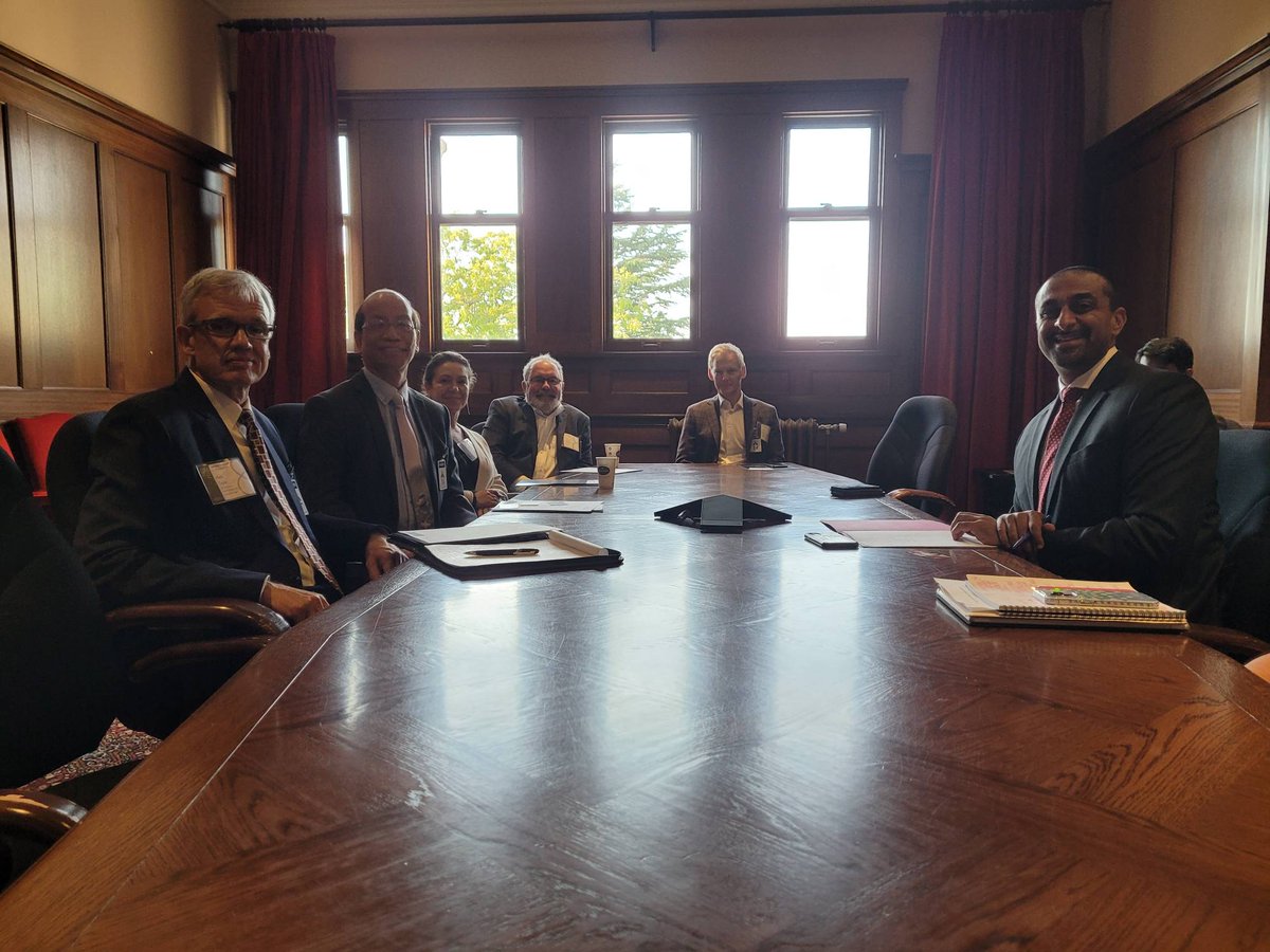 Andrewrww's tweet photo. @cme_bc @cme_mec members had a productive meeting today with Minister @kahlonrav from Jobs, Economic Recovery and Innovation.  #MFGmonth #Manufacturing at the Legislature. https://t.co/vH5WVARY3O