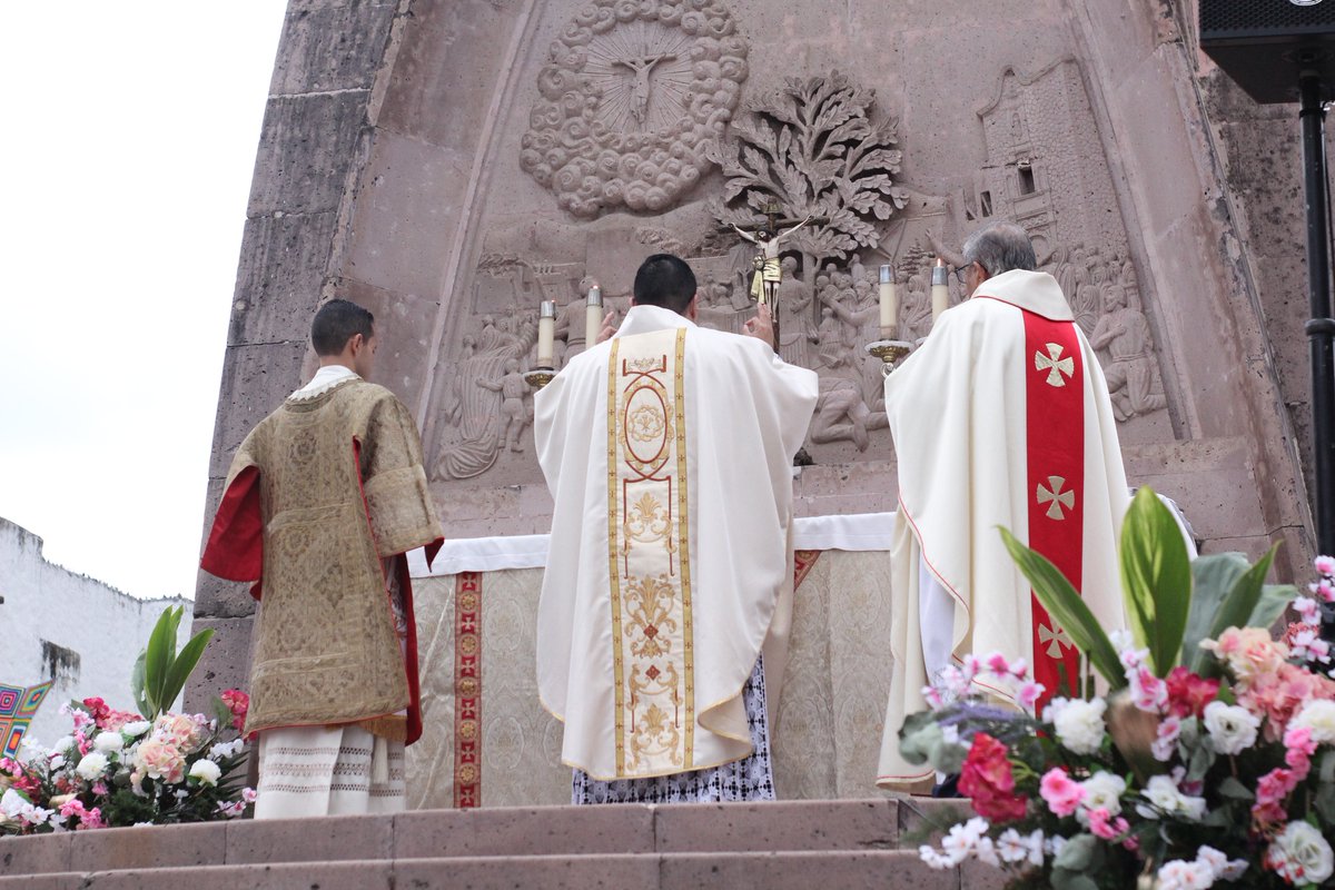 ProdigioMx's tweet photo. Misa conmemorativa en el monumento al Señor de la Misericordia, recordando aquel prodigioso 3 de octubre de 1847 #FiestasOcotlán2022 #JubileoOcotlán #175añosProdigioDeOcotlán https://t.co/7wbOaTo6Vb