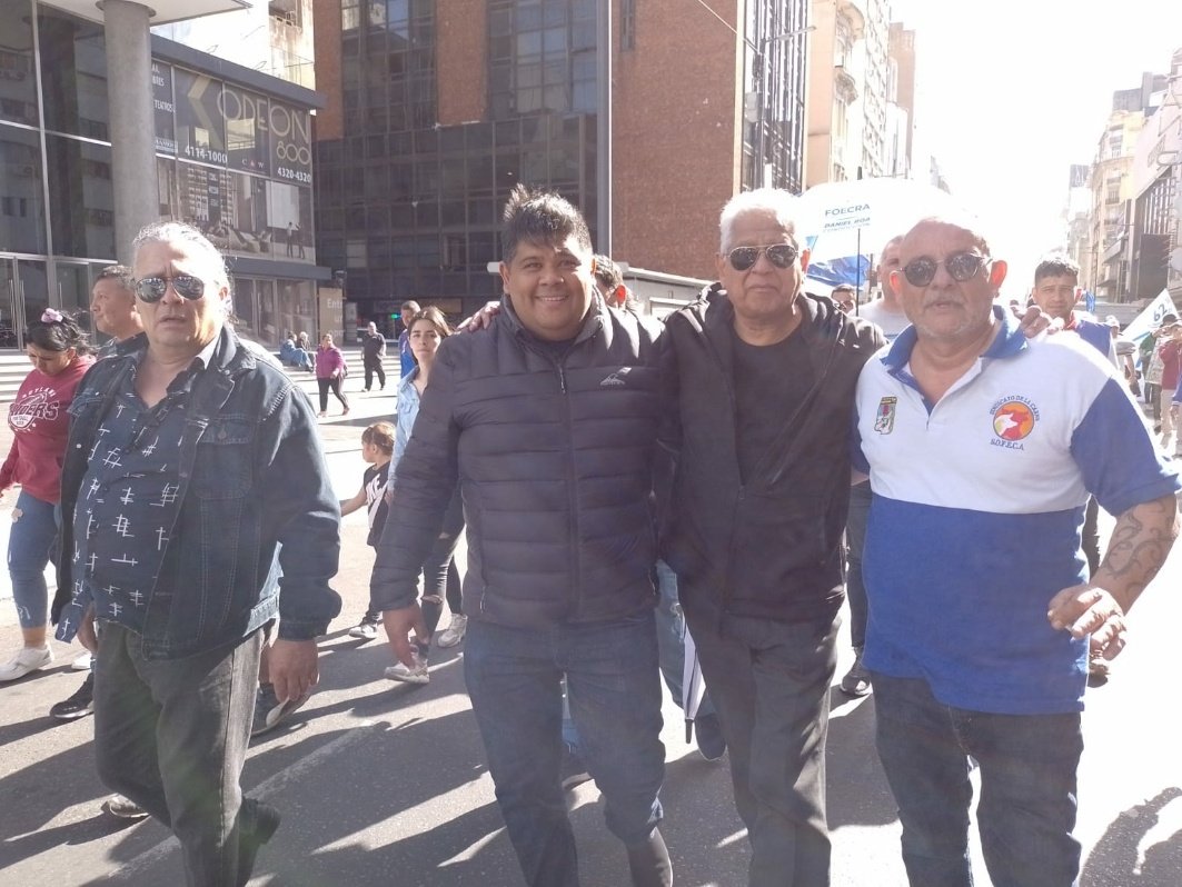 foecra's tweet photo. Así se vivío el 17 de octubre, #dialeatadperonista en las calles de Buenos Aires, junto a compañeras y compañeros del partido ✌️
#LealtadPeronista 
#17DeOctubre 
#foecra 
#danielroaconduccion https://t.co/aBtrbPwe9e