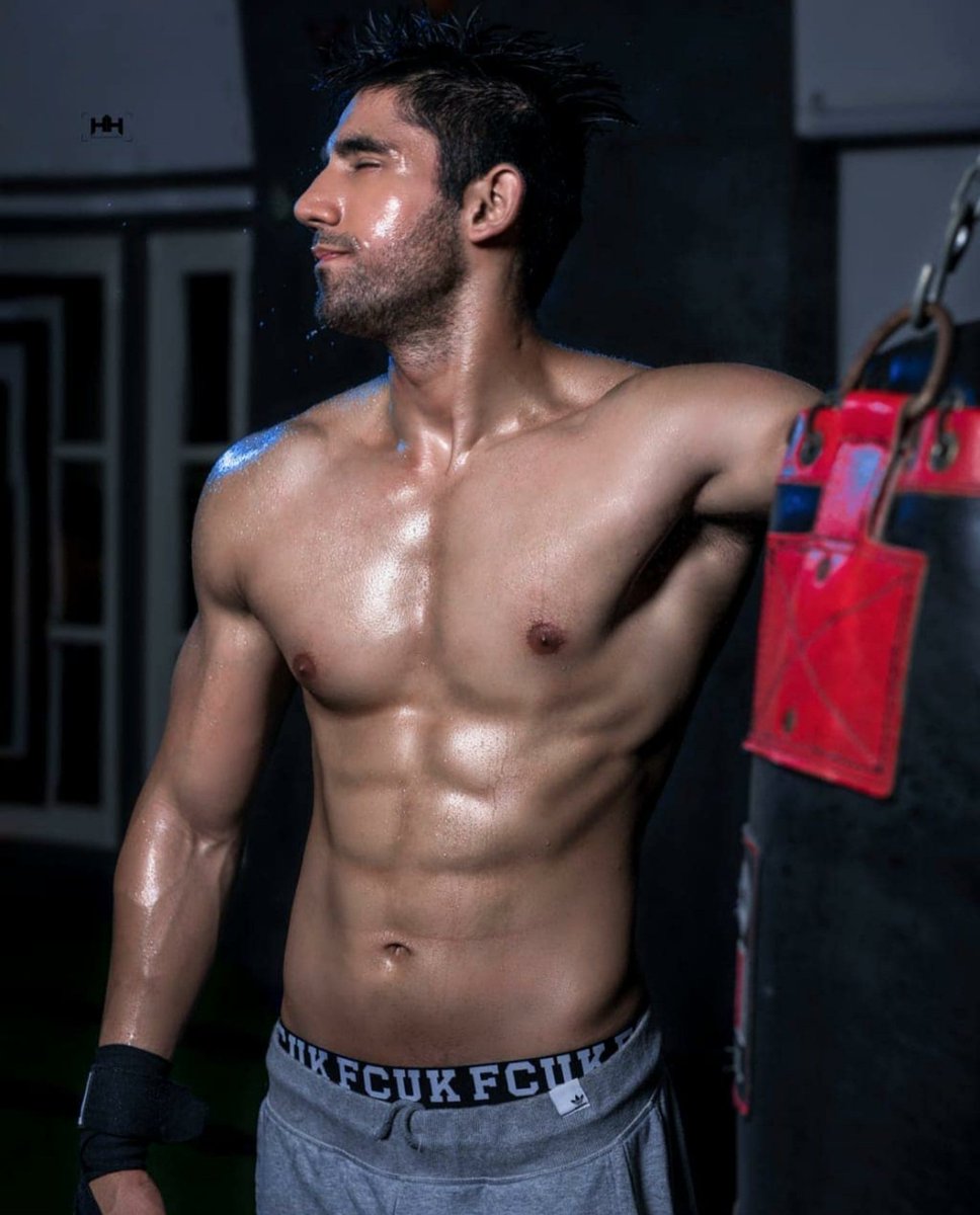 man82526756_man's tweet photo. Let's Fuck๐ฉฒ๐๐ฆ
#varunsood #Hot #shirtless #aznude #bulgeboys #bulgedick #booty #love #bollywoodhungama #hollywoodgossip #daddy #sex #fuck https://t.co/pXw6wZvkm9