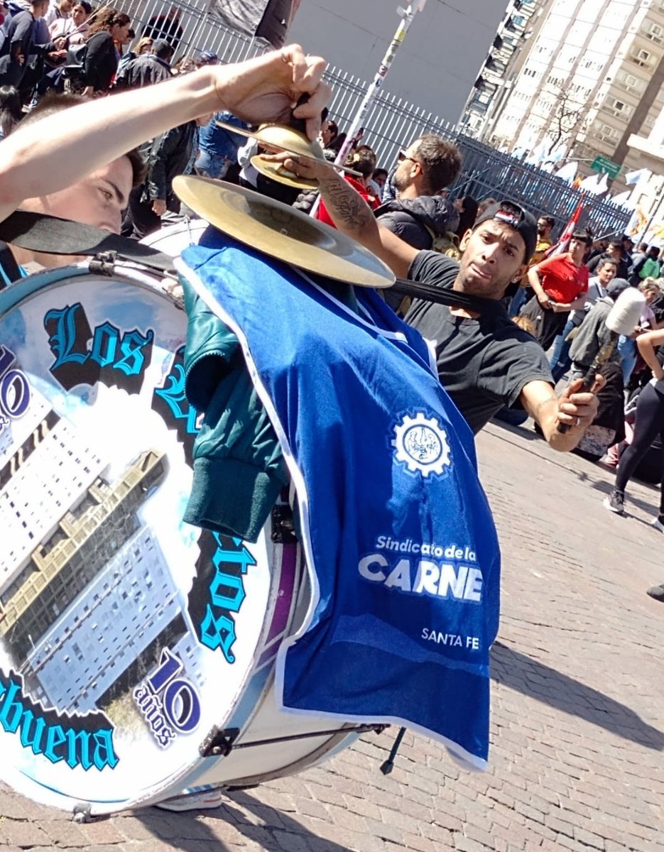 foecra's tweet photo. Así se vivío el 17 de octubre, #dialeatadperonista en las calles de Buenos Aires, junto a compañeras y compañeros del partido ✌️
#LealtadPeronista 
#17DeOctubre 
#foecra 
#danielroaconduccion https://t.co/aBtrbPwe9e
