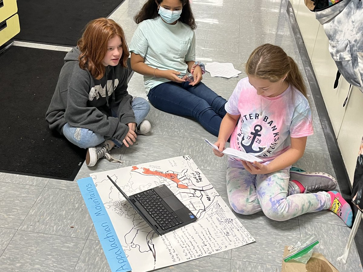 laura_prymak's tweet photo. Our 5th grade #SALEMstars are rocking their North American regions project! We are making them interactive with @makeymakey! #ComputerScience #OralLanguage #Research #AuthenicWriting #SHINEon #ONEccps 💙 https://t.co/4CeymJfUjy