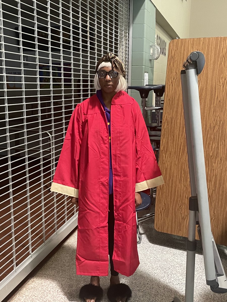 THS_Tigers's tweet photo. Seniors were excited to purchase their caps &amp; gowns today. Shoutout to CFA for the sandwiches!! https://t.co/CMQPLDcl7Z