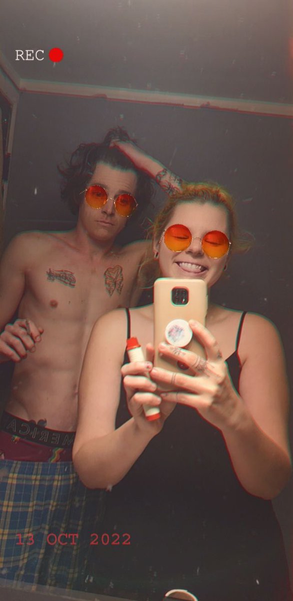 ToxicLee420's tweet photo. #BonnieandClyde #rideordie #wecute 🖤🖤 https://t.co/h5IUFREnn7