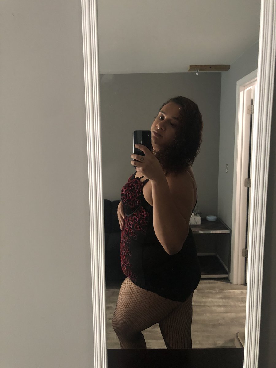 MamisThiq's tweet photo. I dropped a Fansly 🥰 Subscribe and let me know what you wanna see next 🤪 https://t.co/13ifrc1IL8 https://t.co/jdrgBeoDig