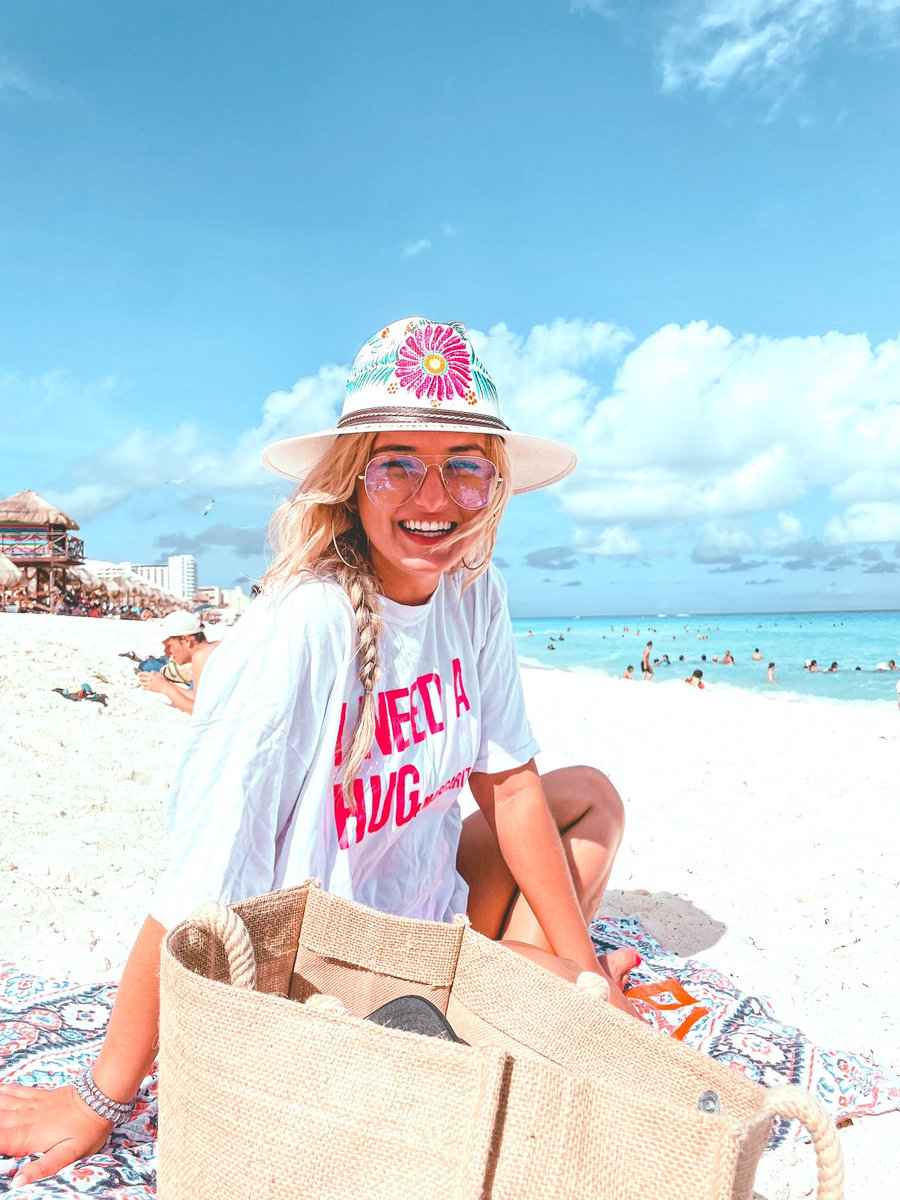 ready4thejelly's tweet photo. this is your sign to spend your honeymoon budget on a trip with your bestie and buy a hat and glasses your fiancé would have roasted you for wearing https://t.co/cGnoQ5DFsB