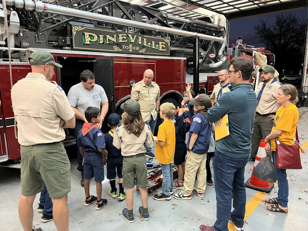 PinevilleFire's tweet photo. This evening Pineville Fire had a local Cub Scout Pack visit the fire station for some Fun Facts and Truck Tours. Thank you guys for stopping by we hope you enjoyed your visit! #pinevillefire #communityoutreach #firetrucks #cubscoutsofamerica https://t.co/LmQOpxx9JF