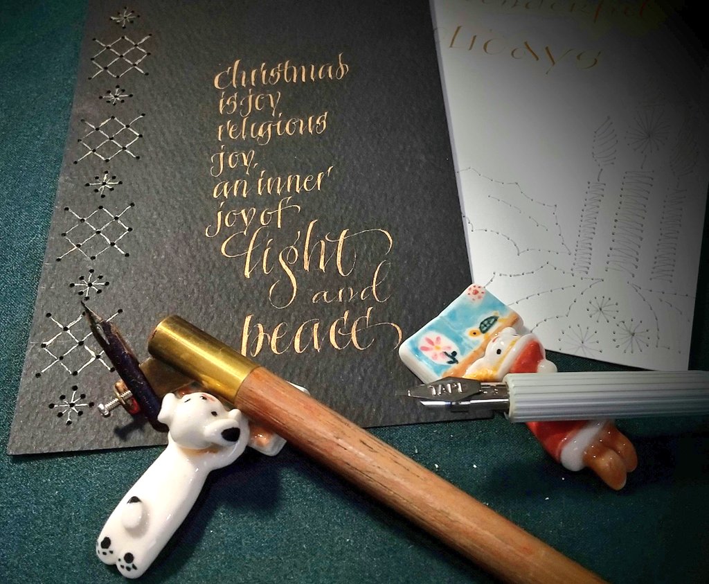 HNCalligraphy's tweet photo. Fill your paper with the breathing of your heart.
①②白い紙に銀
③黒い上に金
#紙刺繍 #paper_piercing
#Calligraphy
#PointedPenVariations https://t.co/45rl9R2Ew3