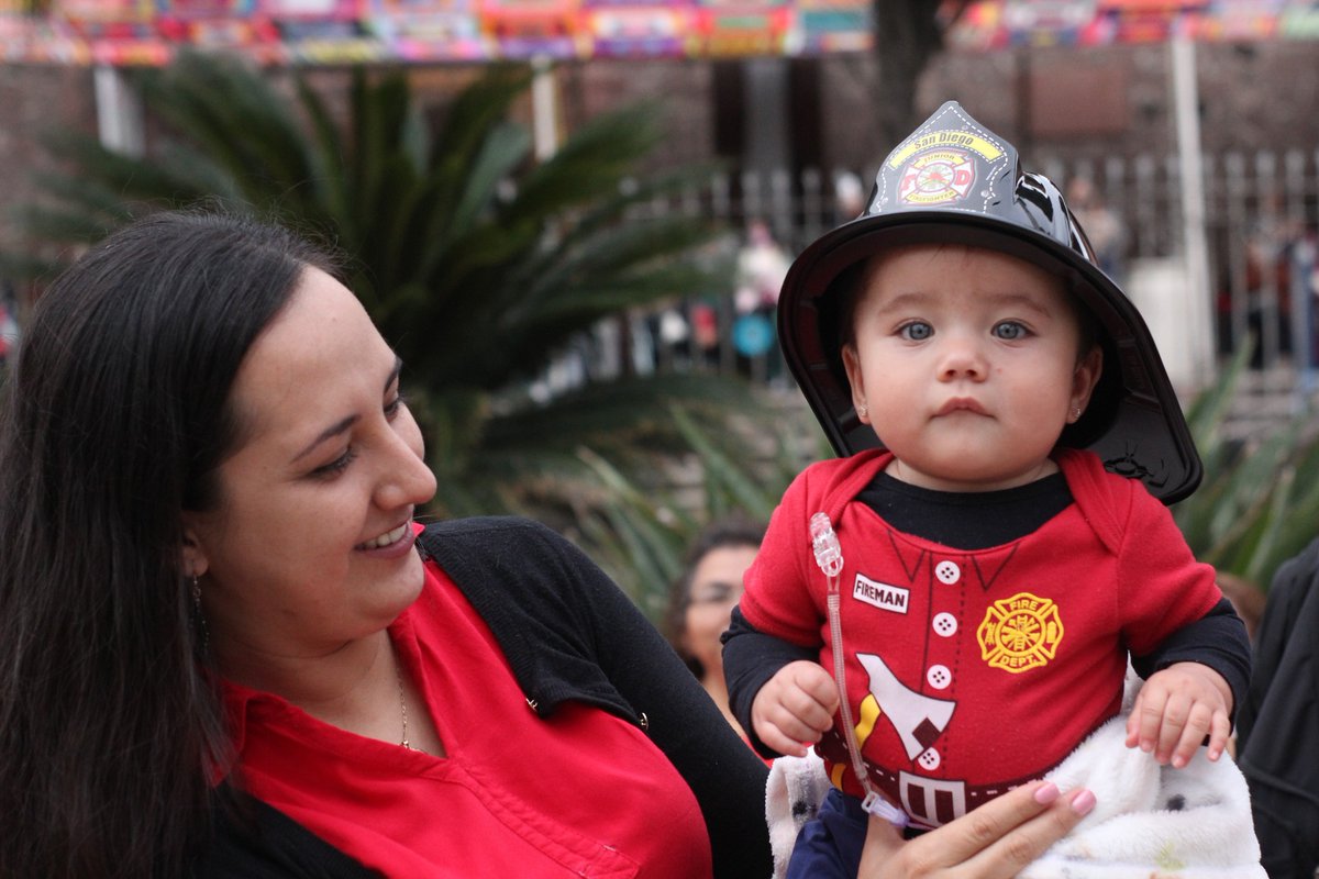 ProdigioMx's tweet photo. @BomberosOcotlan entrega ofrenda floral al Señor de la Misericordia en su monumento #FiestasOcotlán2022 #JubileoOcotlán #175añosProdigioDeOcotlán https://t.co/kWzXdsCkcF