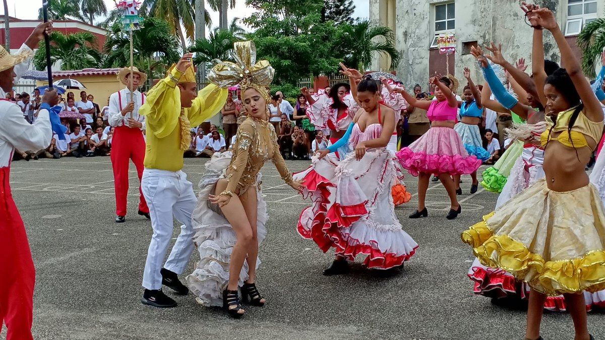 Somos una mezcla afrodisíaca de culturas. #CubaEsCultura desde Hatuey hasta hasta nuestros días. En la Historia está sembrada nuestras tradiciones.
#CubaEsAmor 
#CubaViveEnSuHistoria