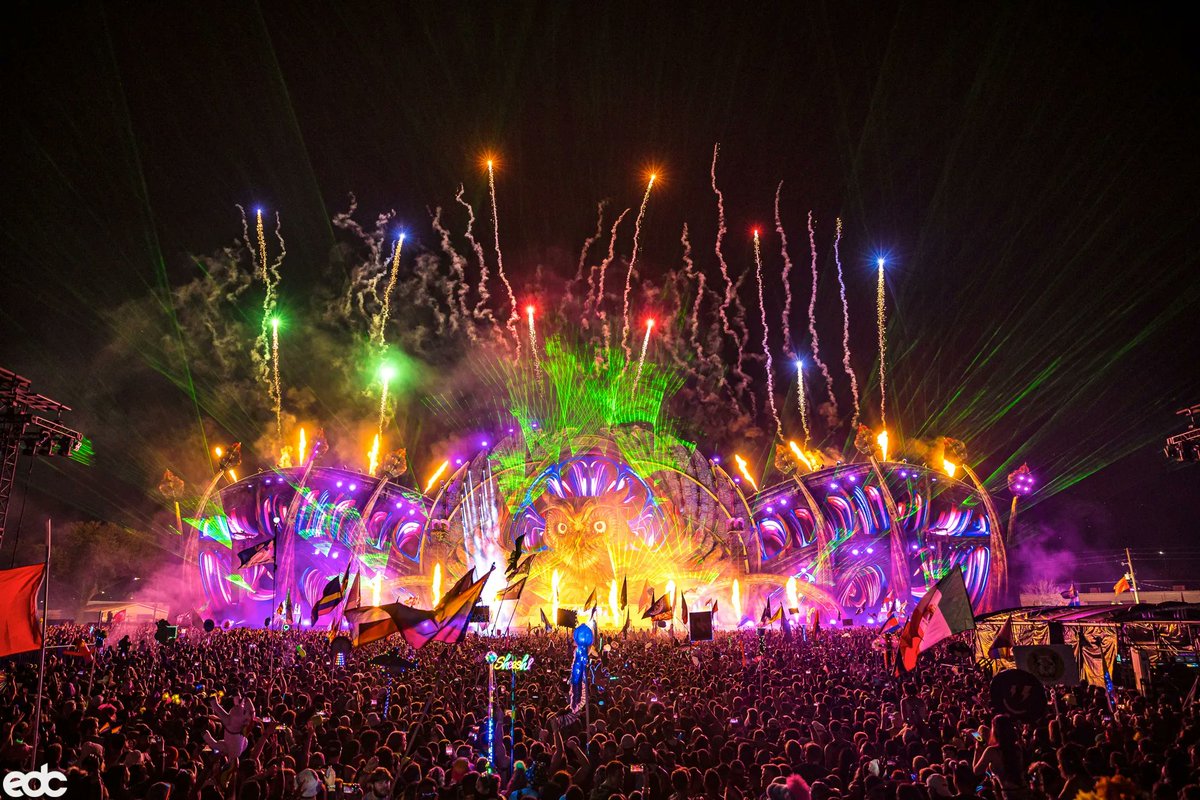 Looking to dance the day and night away to Above &amp; Beyond, ACRAZE, Dom Dolla, Zeds Dead, and more at #EDCOrlando? Here's your chance to win a pair of tickets in our contest! 

edmidentity.com/2022/10/17/edc…