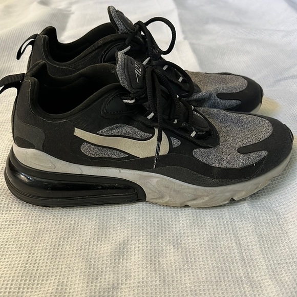 ColorPopCre's tweet photo. So good I had to share! Check out all the items I'm loving on @Poshmarkapp #poshmark #fashion #style #shopmycloset #nike: https://t.co/al5A1iFkWT https://t.co/D8Tbh57m4y