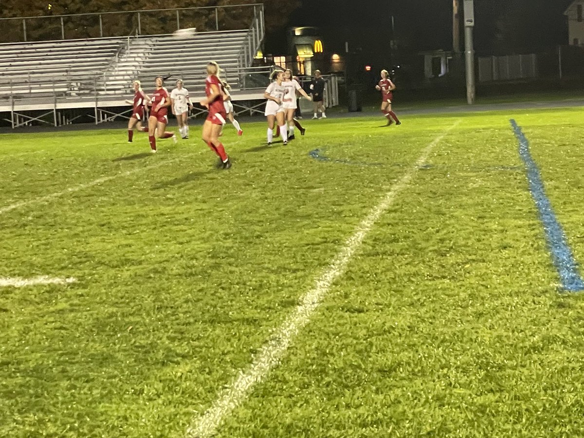 SpldngAthletics's tweet image. Girls soccer with a win over Memorial 7-5 goals by Mackenzie(4), Natalie (2) &amp;amp; Mada