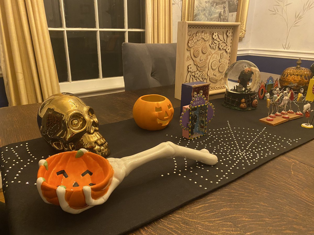 Rizabellepow's tweet photo. My Halloween Tablescape! I love Halloween! #Halloween #Design #diadelosmuertos #RPMDesignsDC https://t.co/zXfgVYrP6O