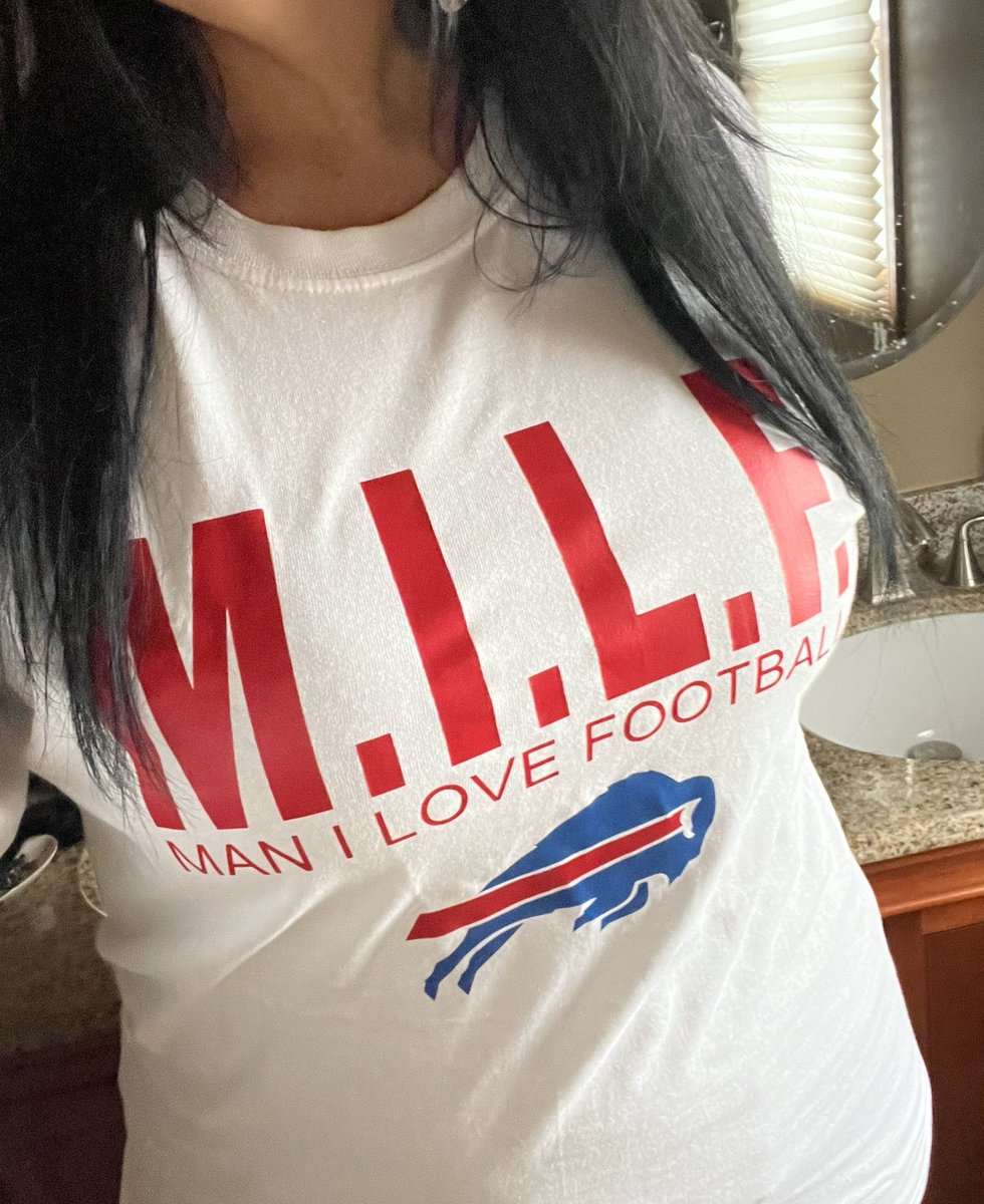 herprettybones's tweet image. Victory Monday feels good. ❤️💙