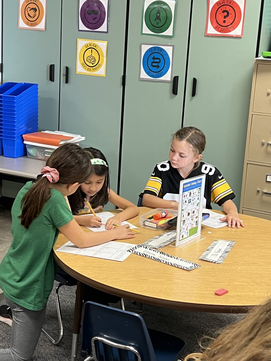 mhubertSCE's tweet photo. PM Kindergarten getting to know their 3rd grade buddies https://t.co/pUayAw2LER