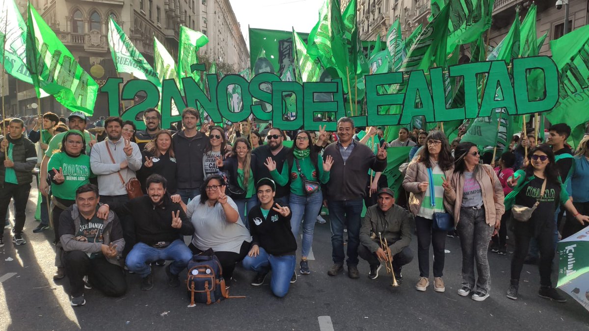 KolinaBsAs's tweet photo. Kolina Buenos Aires en Plaza de Mayo por el #DíaDeLaLealtad como cada 17 de octubre.
Leales al Pueblo, leales a la Patria, leales a Néstor y Cristina, leales a nuestras convicciones.

#KolinaEsLealtad #17deoctubre  #ConLasConviccionesIntactas https://t.co/3Nqk1JvQVG