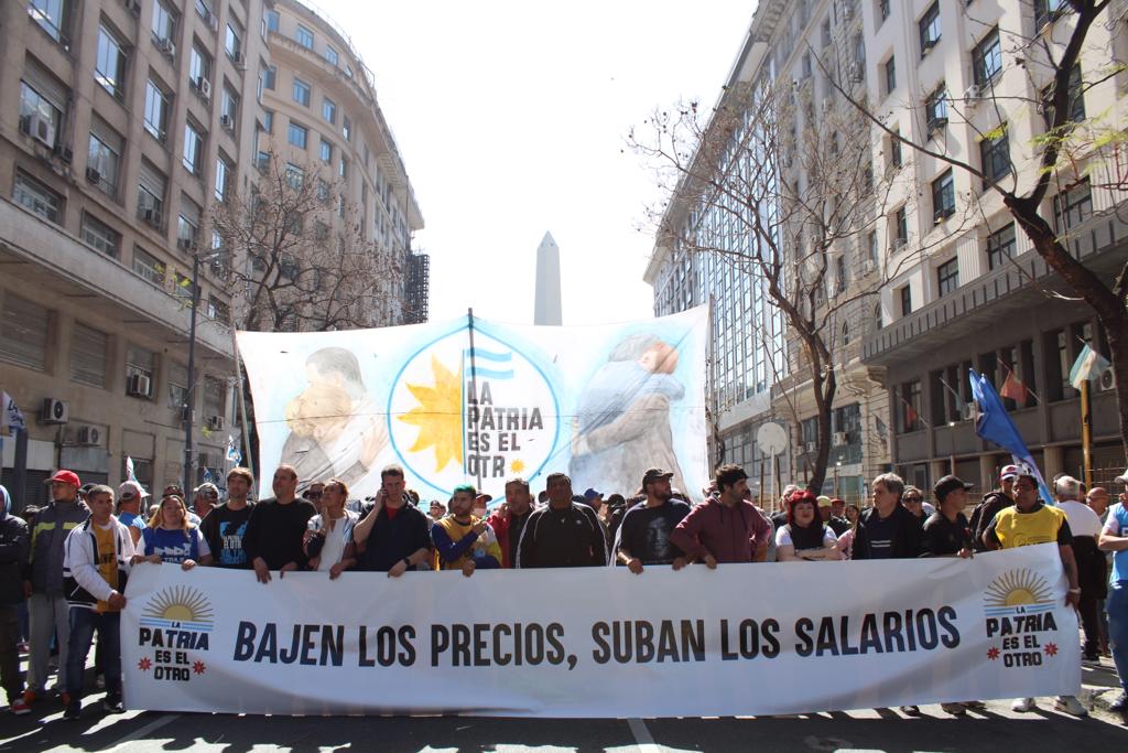 KolinaBsAs's tweet photo. Kolina Buenos Aires en Plaza de Mayo por el #DíaDeLaLealtad como cada 17 de octubre.
Leales al Pueblo, leales a la Patria, leales a Néstor y Cristina, leales a nuestras convicciones.

#KolinaEsLealtad #17deoctubre  #ConLasConviccionesIntactas https://t.co/3Nqk1JvQVG