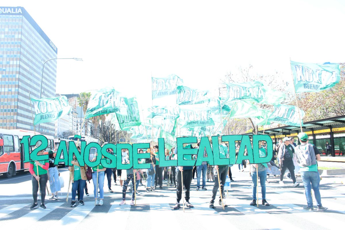 KolinaBsAs's tweet photo. Kolina Buenos Aires en Plaza de Mayo por el #DíaDeLaLealtad como cada 17 de octubre.
Leales al Pueblo, leales a la Patria, leales a Néstor y Cristina, leales a nuestras convicciones.

#KolinaEsLealtad #17deoctubre  #ConLasConviccionesIntactas https://t.co/3Nqk1JvQVG