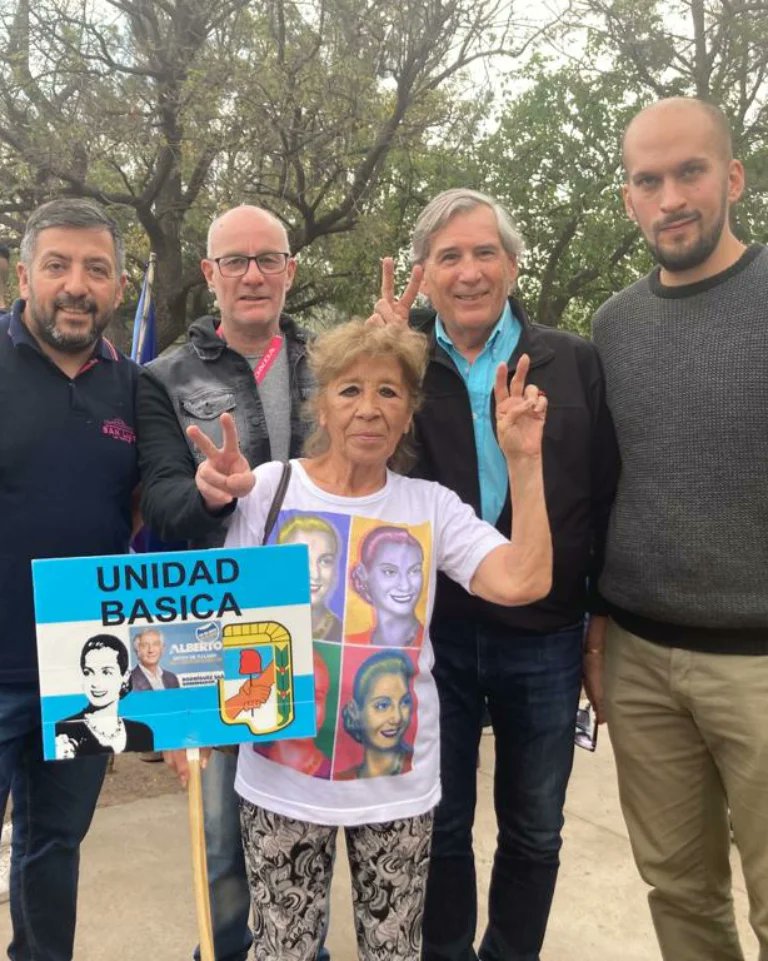 carlosponcesl's tweet photo. 🇦🇷 17 de Octubre 
77 Años de Lealtad Peronista ✌
.
.
#Lealtad 
#CarlosPonceConcejal https://t.co/xFEG2h1PGQ