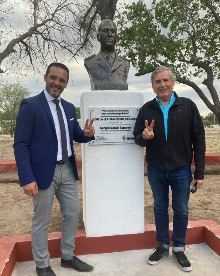 carlosponcesl's tweet photo. 🇦🇷 17 de Octubre 
77 Años de Lealtad Peronista ✌
.
.
#Lealtad 
#CarlosPonceConcejal https://t.co/xFEG2h1PGQ