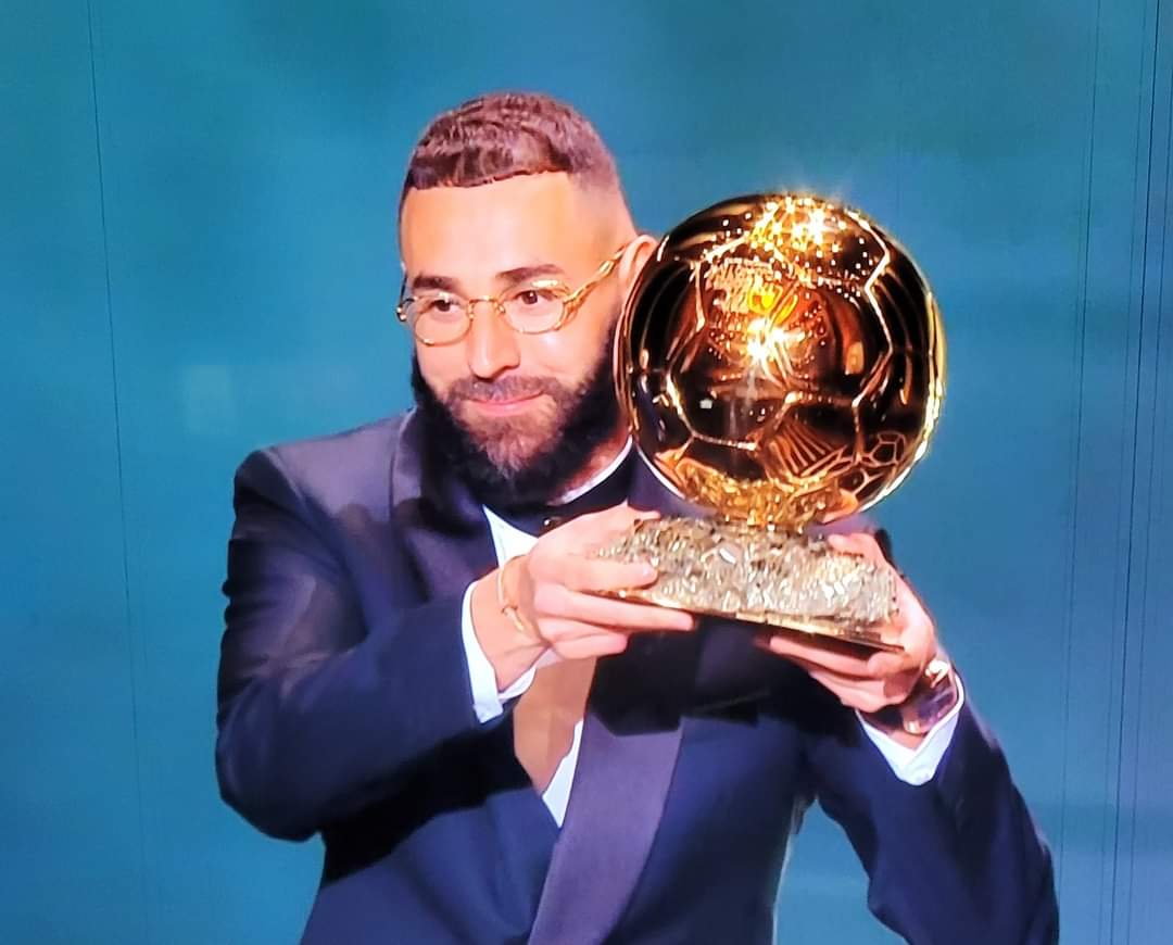 PhilipBouriachi's tweet photo. C'est fait Karim Benzema est sacré ! Ballon d'or !
Toutes mes pensées pour Manuel Valls qui vient d'être admis aux Urgences 😁
#BK9 #BallonDor #Benzemaballondor #Benzema #karimbenzema https://t.co/mfeHjUvvBh