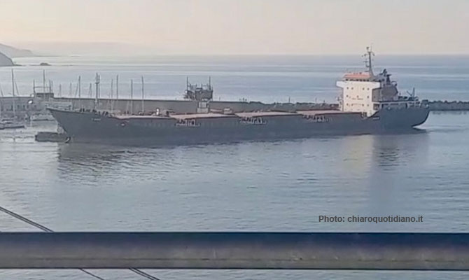 Ukrainian bulk carrier ran aground entering Italian port
maritimebulletin.net/2022/10/18/ukr…