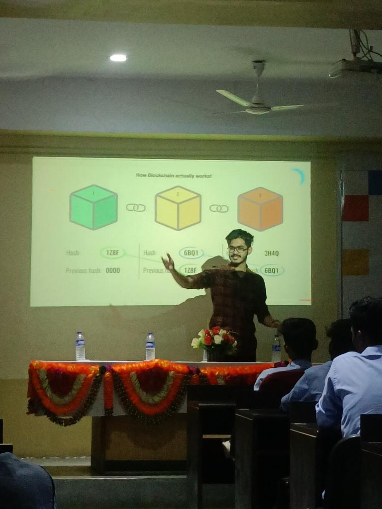 Aahh yeahhh look who is in our college <a href="/LabsLumos/">lumos labs</a> .
Wonderful experience with lots of fun and tech, got to learn more about Web3 and woohooo the speakers @TarteTanmay i loved his session,sir with lots of knowledge and experience in his field.