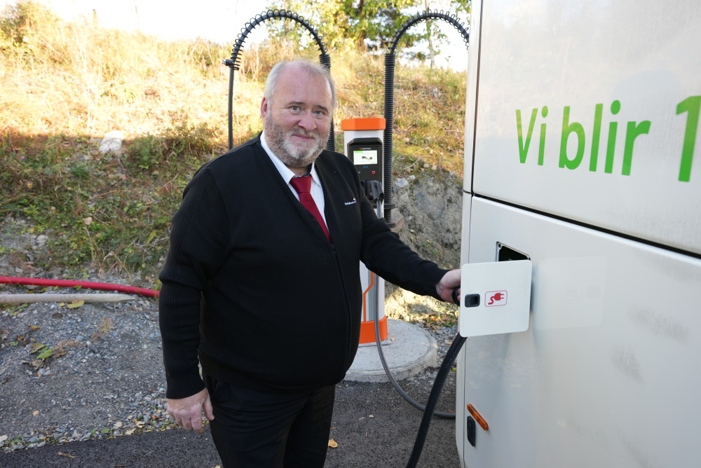 Oslobuss AS og Wennstrom Solutions &amp; Service AS bygger en avansert ladepark i Oslo for turbusser. En egen kraftig batteripakke og solceller sparer selskapet for store energikostnader. Enova støtter anlegget med 3 mNOK. https://t.co/0pFco97pZX https://t.co/v0lEgsGJ8t
