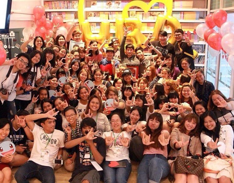 MahasiswaPeraya's tweet photo. "Ijin upload foto ini ya❤️ ulang tahun pertama aku dapet kue dari fansclub 80 orang, ini awal mula dari KristSingto loh.. Semoga semuanya yang saling mengenal bisa saling mencintai- https://t.co/qpVydDz769